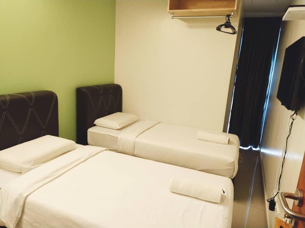 קמרון היילנדס Adam Hotel מראה חיצוני תמונה